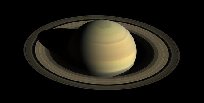 Saturn kot ga je aprila 2016 posnela sonda Cassini. Sonda je bila od planeta oddaljena tri milijone kilometrov. FOTO: NASA/JPL-Caltech/Space Science Institute&nbsp;