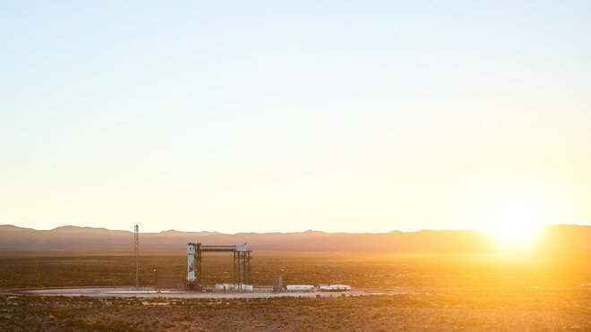 New Shepard bo moral na izstrelitev počakati na jutri. Z raketo je vse v redu, so sporočili na twitterju. FOTO: Blue Origin