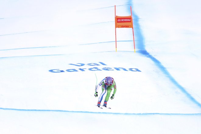 V spodnjem delu je zadržala nekaj stotink naskoka. FOTO: Alessandro Trovati/AP