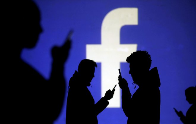 Dokumenti odkrivajo, da je Facebook partnerstva z deljenjem podatkov o uporabnikih sklenil z več kot 150 podjetji.&nbsp;FOTO: Dado Ruvic/Reuters