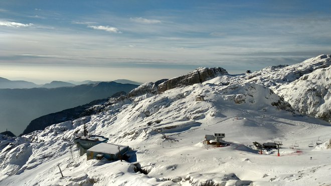 Naše najviše ležeče smučišče Kanin ne obratuje na polno. FOTO: Blaž Močnik