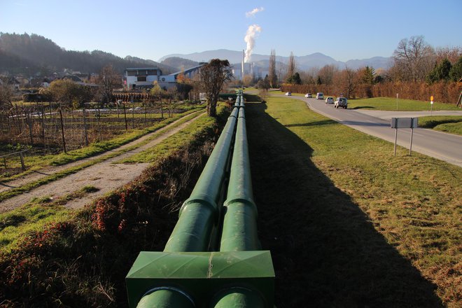 Vročevod med Tešem in Velenjem. FOTO: Brane Piano