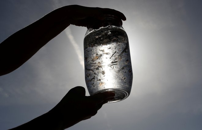 Mikroplastiko lahko najdemo praktično povsod. FOTO: Eric Gaillard/Reuters