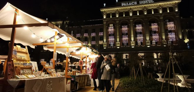 Praznična tržnica z lepimi darili in popestritev praznikov v Portorožu. Foto Boris Šuligoj