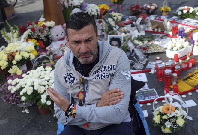 Davor Dragičević, oče umrlega 21-letnega Davida, se je po izpustitvi iz pridržanja znova udeležil protestov skupine Pravica za Davida. FOTO: AP