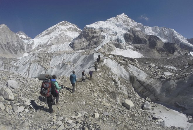 Everest je z 8848 metri najvišja gora sveta. FOTO: Tashi Sherpa/Ap