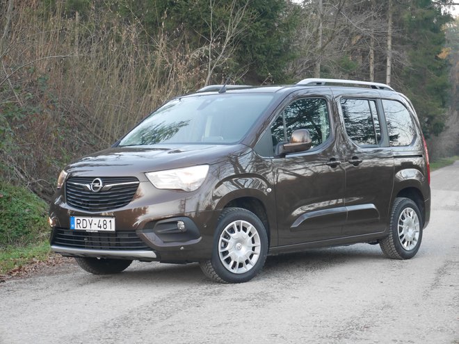 Opel combo je nemški del trojčka velikoprostorcev koncerna PSA, ki se od drugih dveh (citroën berlingo, peugeot rifter) razlikuje le v sprednjem delu. FOTO: Boštjan Okorn