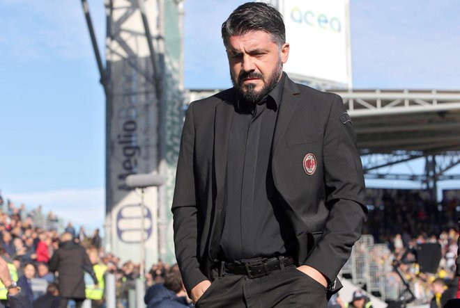 Gennaru Gattusu pri Milanu, ki v zadnjih štirih ligaških tekmah ni zmagal, gori pod nogami. FOTO: AP