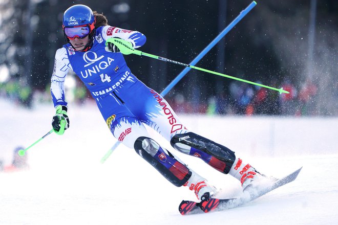 Petra Vlhova je letela na krilih včerajšnje zmage, a bila malce prepočasna. FOTO: Giovanni Auletta/AP