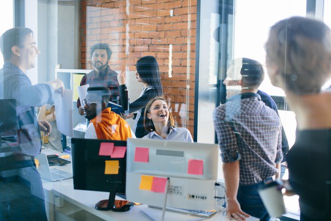 Na delovnem mestu je najboljša kombinacija zelo optimističnega vodje in malo manj optimističnih zaposlenih. FOTO: Shutterstock