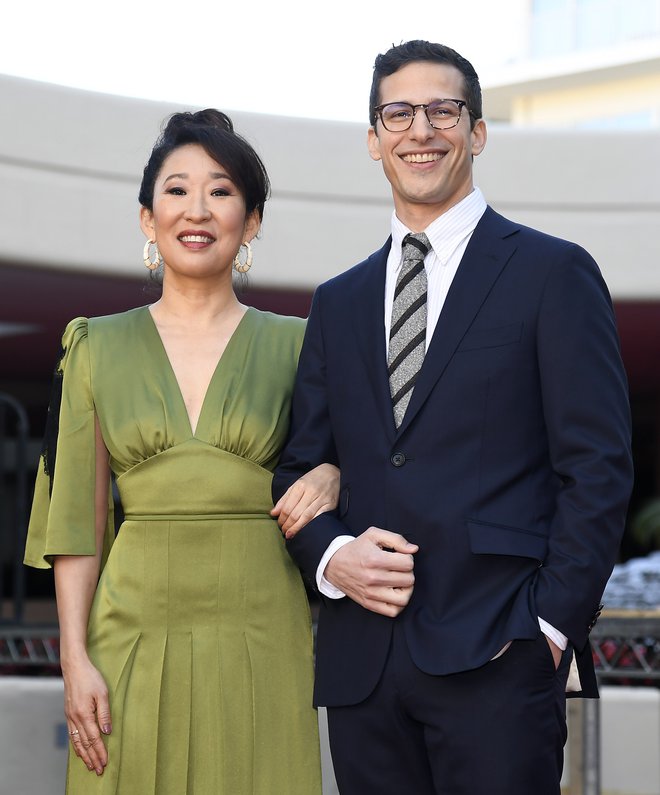 Sandra Oh in Andy Samberg bosta gostila 76. podelitev zlatih globusov v hotelu Beverly Hilton. FOTO: AFP