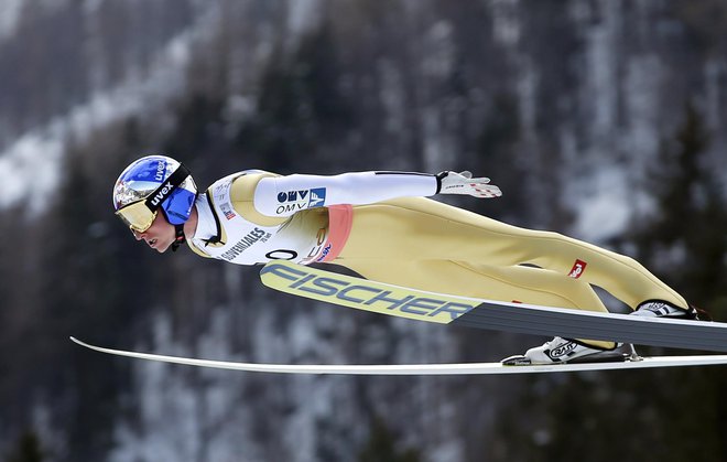 Gregor Schlierenzauer, s 53 zmagami rekorder svetovnega pokala pri moških, se ni uvrstil v avstrijsko ekipo za novoletno turnejo. FOTO: Matej Družnik/Delo