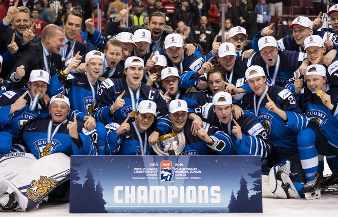 Finski hokejski upi so se petič po letih 1987, 1998, 2014 in 2016 ovenčali z naslovom mladinskih svetovnih prvakov. FOTO: AFP