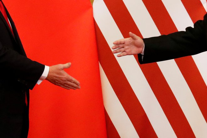 Vsesplošna trgovinska vojna je najmanj verjetna, saj si je ne želijo ne Kitajska ne ZDA. FOTO: Damir Sagolj/Reuters