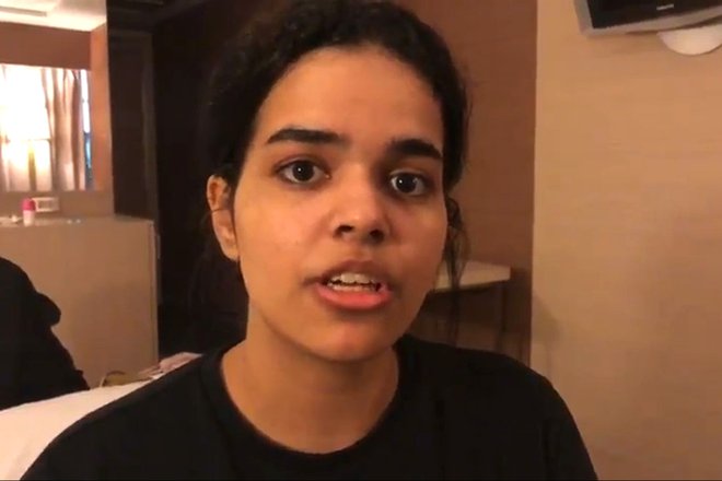 Rahaf Mohamed al Kunon skuša tajske oblasti prepričati, da se boji za svoje življenje. FOTO: Twitter