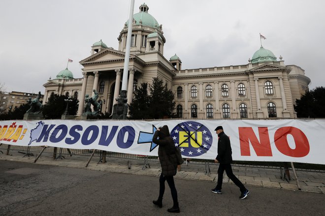 Kosovska vlada nerazumnih carin na uvoz srbskega blaga ne bo odpravila brezpogojno. FOTO: Marko Djurica/Reuters