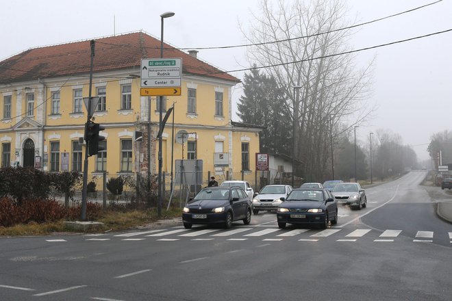 Na območju Barja prebivalci že leta opozarjajo, da potrebujejo center za druženje in rekreacijo. Kot kaže, se jim bo želja uresničila leta 2021. Foto Tomi Lombar