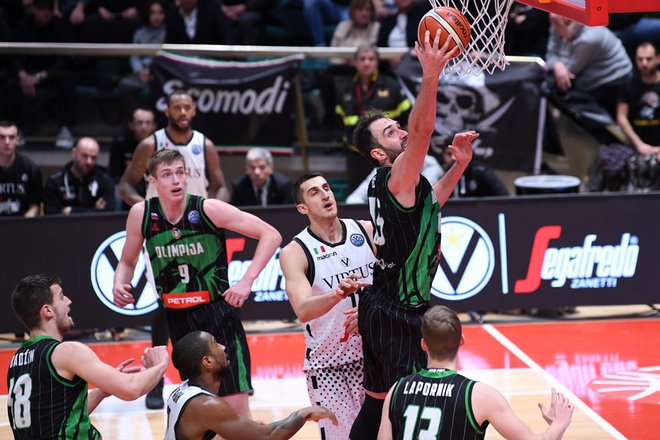 Mirza Begić je v Bologni prikazal predstavo sezone. FOTO: FIBA
