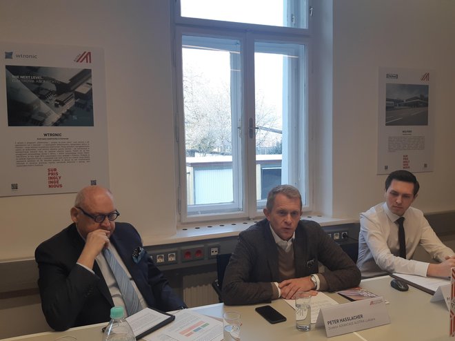 Z leve: Herbert Culk, direktor Heliosa, Peter Hasslacher, direktor Advantage Austria, Paul Olynec, projektni vodja Advatage Austria. FOTO: Janez Tomažič