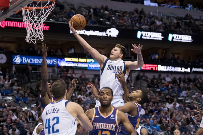 Luka Dončić (77) je za štiri točke zaostal za svojim rekordom v ligi NBA. FOTO: Reuters