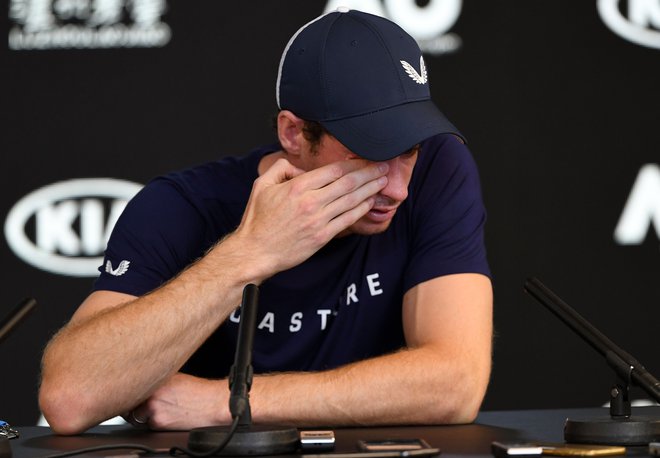 Andy Murray je s solzami v očeh sporočil svojo odločitev.<br />
FOTO: AFP