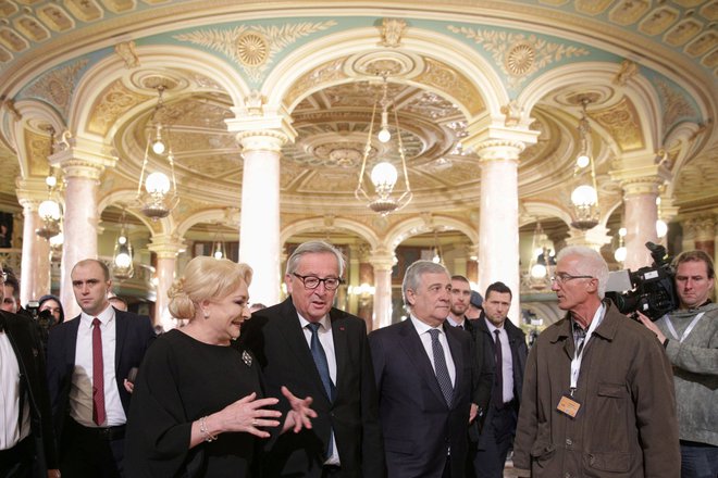 Slovesnost ob začetku romunskega predsedstva je potekala z veliko blišča. Predsednik evropske komisije Jean-Claude Juncker je govoril kar o kraljevskem sprejemu. FOTO: Inquam Photos/Reuters