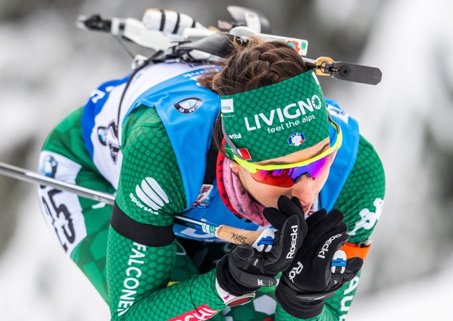 Lisa Vittozzi do predvčerajšnjim ni zmagala, danes ima v statistiki že dve prvi mesti. FOTO: Robert Michael/AFP