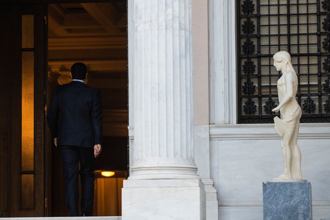 Zaradi dogovora z Makedonijo razpada grška koalicija.&nbsp;FOTO: Angelos Tzortzinis/Afp