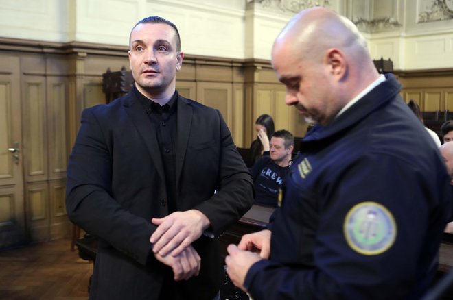 Mervan Šljivar je mirno sprejel kazen 30 let zapora. FOTO: Igor Mali