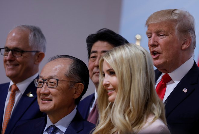 Glavno besedo o nasledniku odstopljenega predsednika Svetovne banke Jim Yong Kima (drugi z leve) bo imela hči predsednika Trumpa Ivanka. FOTO REUTERS