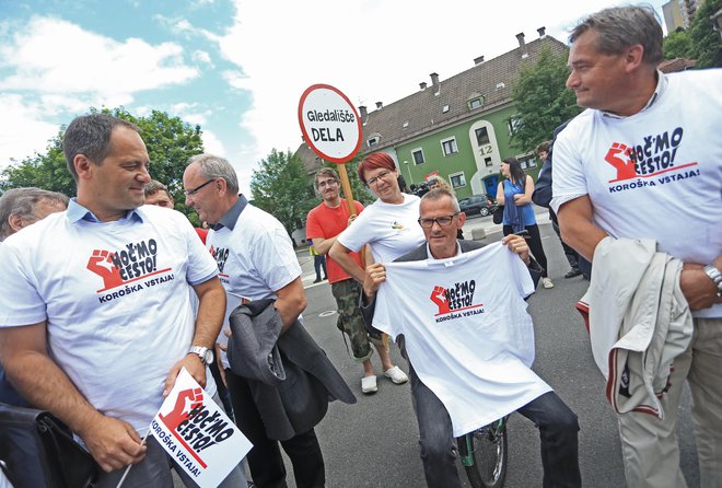 Pred dvema letoma so protestirali na Ravnah na Koroškem. Bodo danes v Ljubljani? FOTO: Tadej Regent/Delo