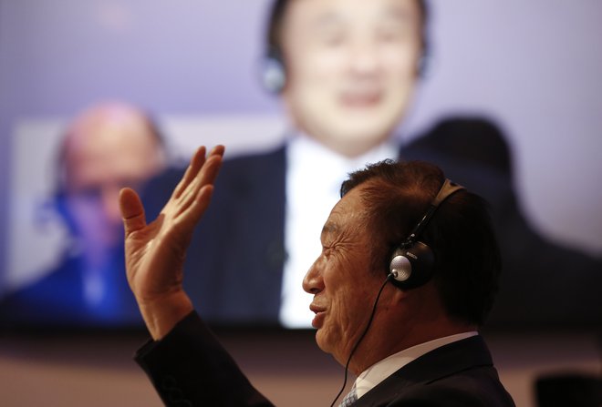 Nikoli ne bi škodil interesom strank Huaweia, zagotavlja Ren Zhengfei. Foto Reuters