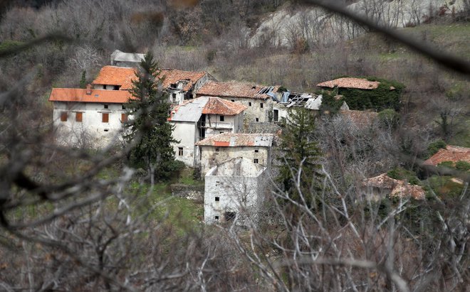 Slapnik je bil nekdaj cvetoča kmečka vas, nato pa je desetletja zapuščen propadal. Foto Marko Feist