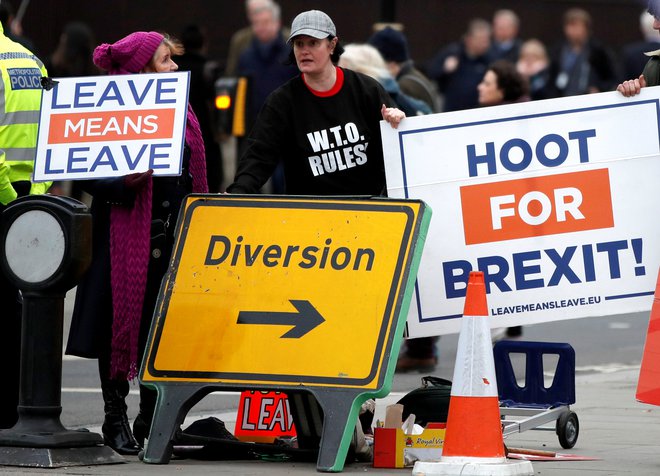 Protest zagovornikov brexita pred britanskim parlamentom. Foto: Reuters