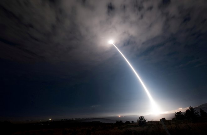 Medcelinske jedrske rakete, kot je ameriški Minuteman III, so hkrati grožnja in obramba pred jedrskim spopadom, saj njihovo število pomeni, da nihče ne bi preživel odgovora napadene velesile. FOTO Reuters