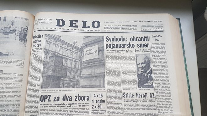 ▲ Poročilo o tihih demonstracijah v Pragi v Delu, 21. januarja 1969 ◀ Delo je intenzivno poročalo o samovžigu Jana Palacha, demonstracijah in vseh političnih dejanjih češkoslovaških oblasti za umiritev razmer.