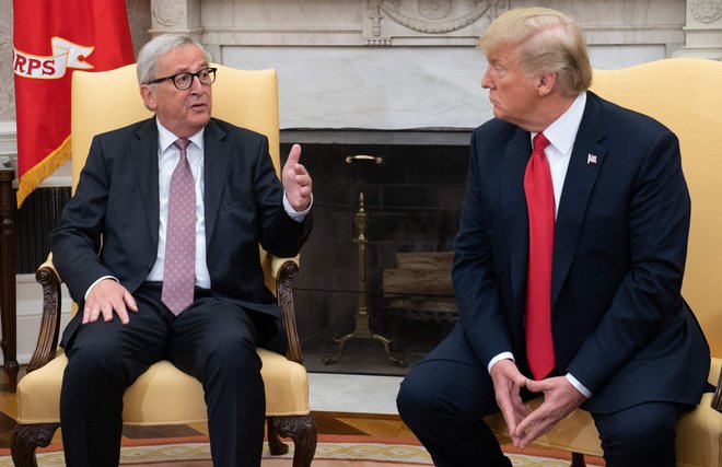Pogovori DonaldaTrumpa in Jean-Clauda Junckerja julija v Beli hiši so obrodili sadove. FOTO:&nbsp; Saul Loeb/AFP