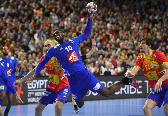 Dika Mem je bil ob Ludovicu Fabregasu s 6 goli najučinkovitejši pri Francozih, ki so Špance že po prvi tekmi drugega dela SP že izločili izo boja za kolajne. FOTO: AFP
