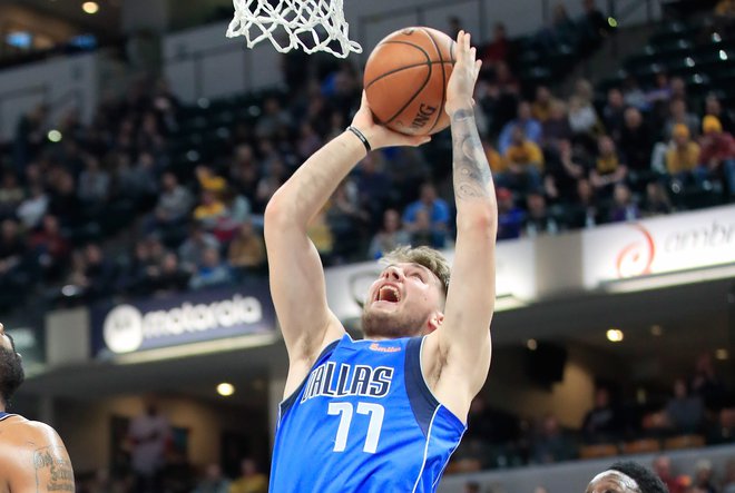 Luka Dončić sinoči ni bil pri metu. FOTO: Andy Lyons/AFP