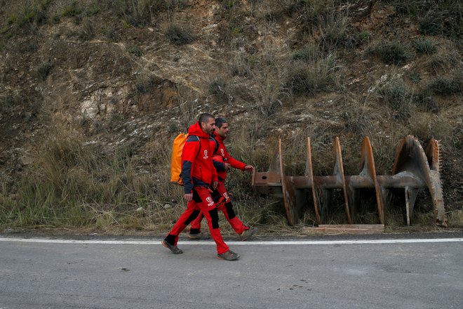 Reševalci se trudijo, da bi čim prej našli dečka. FOTO: Reuters