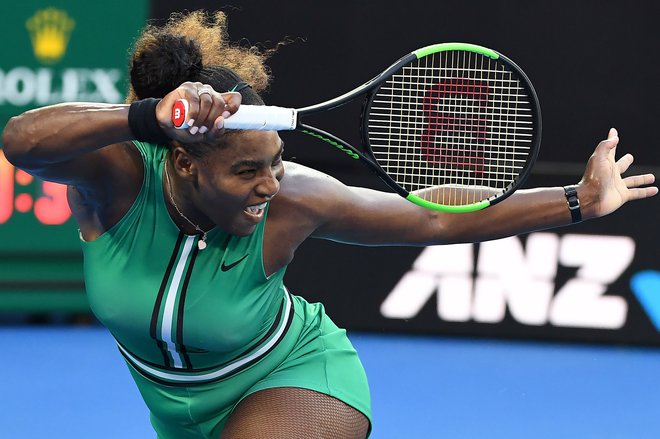Serena Williams nadaljuje, kjer je leta 2017, ko je noseča zmagala, končala. Na OP Avstralije je za zdaj dobila 11 zaporednih dvobojev. FOTO: AFP