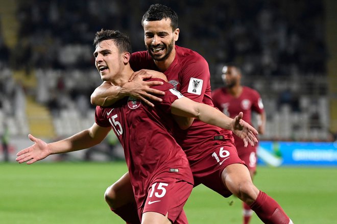 Branilec Bassam Al Rawi je iz izjemnim prostim strelom Katar zapeljal v četrtfinale azijskega prvenstva. FOTO: AFP