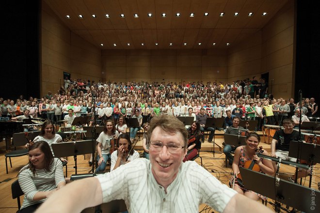 Damijan Močnik na koncertu zborov in orkestra Zavoda sv. Stanislava v Cankarjevem domu Foto Jana Jocif