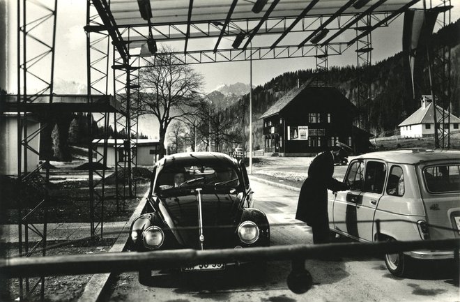 Mejni prehod Korensko sedlo na začetku 70. let 20. stoletja FOTO: Fototeka Gornjesavskega Muzeja Jesenice