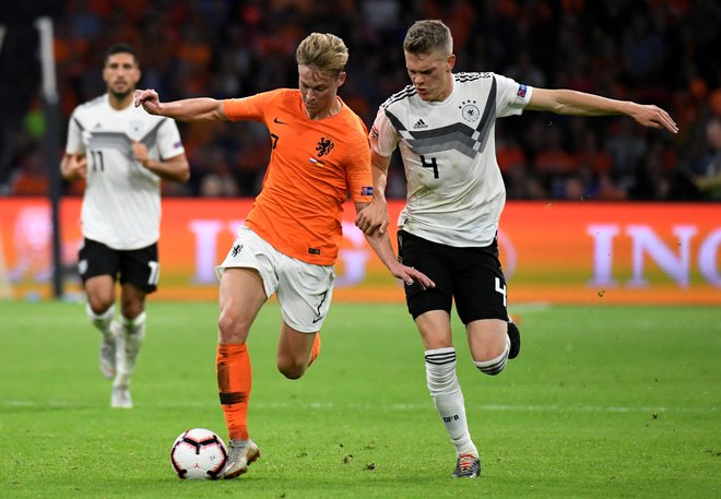 Frenkie de Jong ima že zdaj pomembno vlogo v nizozemski reprezentanci. FOTO: Reuters