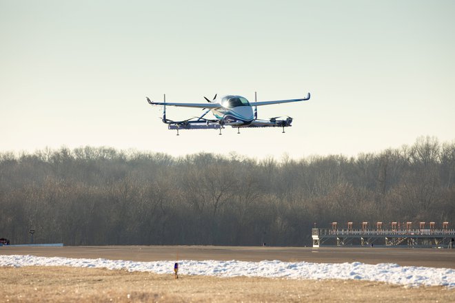 Prototip je bil v zraku le kratek čas. FOTO: Boeing/Reuters