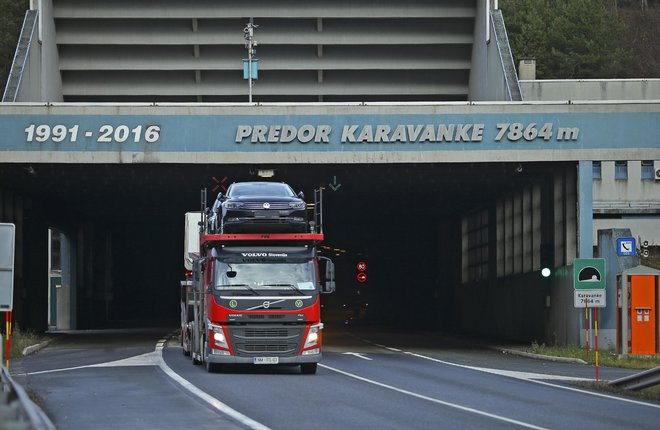 Državna revizijska komisija je odločitev Darsa, da gradnjo vzhodne cevi karavanškega predora zaupa turški družbi Cengiz, razveljavila zaradi kršitev zakona o javnem naročanju. Foto Jože Suhadolnik