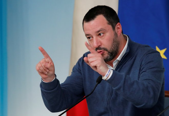 Italijanski notranji minister Matteo Salvini je tvitnil: &raquo;Tvegam tri do 15 let zapora, ker sem ustavil prihod nezakonitih priseljencev v Italijo. Sem brez besed.&laquo; FOTO: Reuters