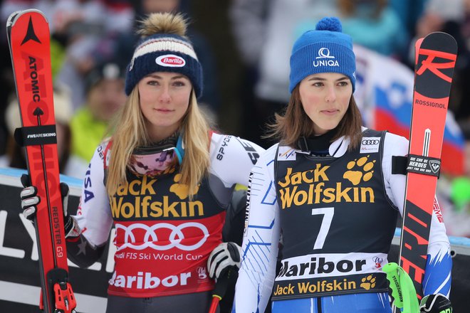 Mikaela Shiffrin in Petra Vlhova sta si razdelili tudi denarno nagrado, vsaka je prejela po 28.000 evrov. FOTO: Tomi Lombar/Delo