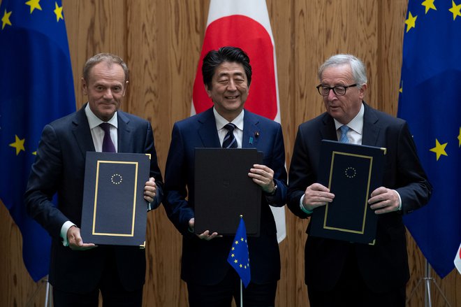 Sporazum o gospodarskem partnerstvu med EU in Japonsko, ki je začel veljati včeraj, je zaušnica protekcionizmu ameriškega predsednika Donalda Trumpa<strong>.&nbsp;</strong>Foto: Reuters